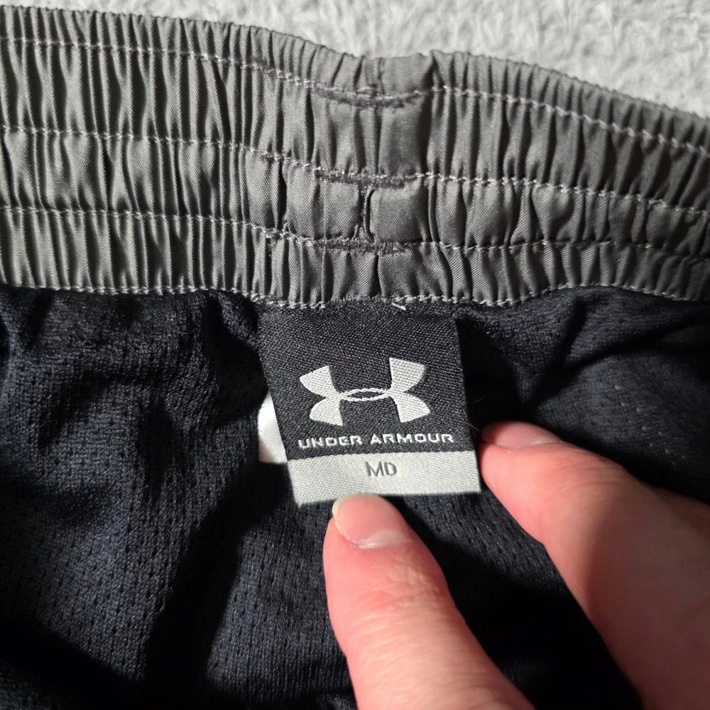 Under Armour Mens Medium Wind Pants Grey Black Mesh Lined Straight Leg Athletic
